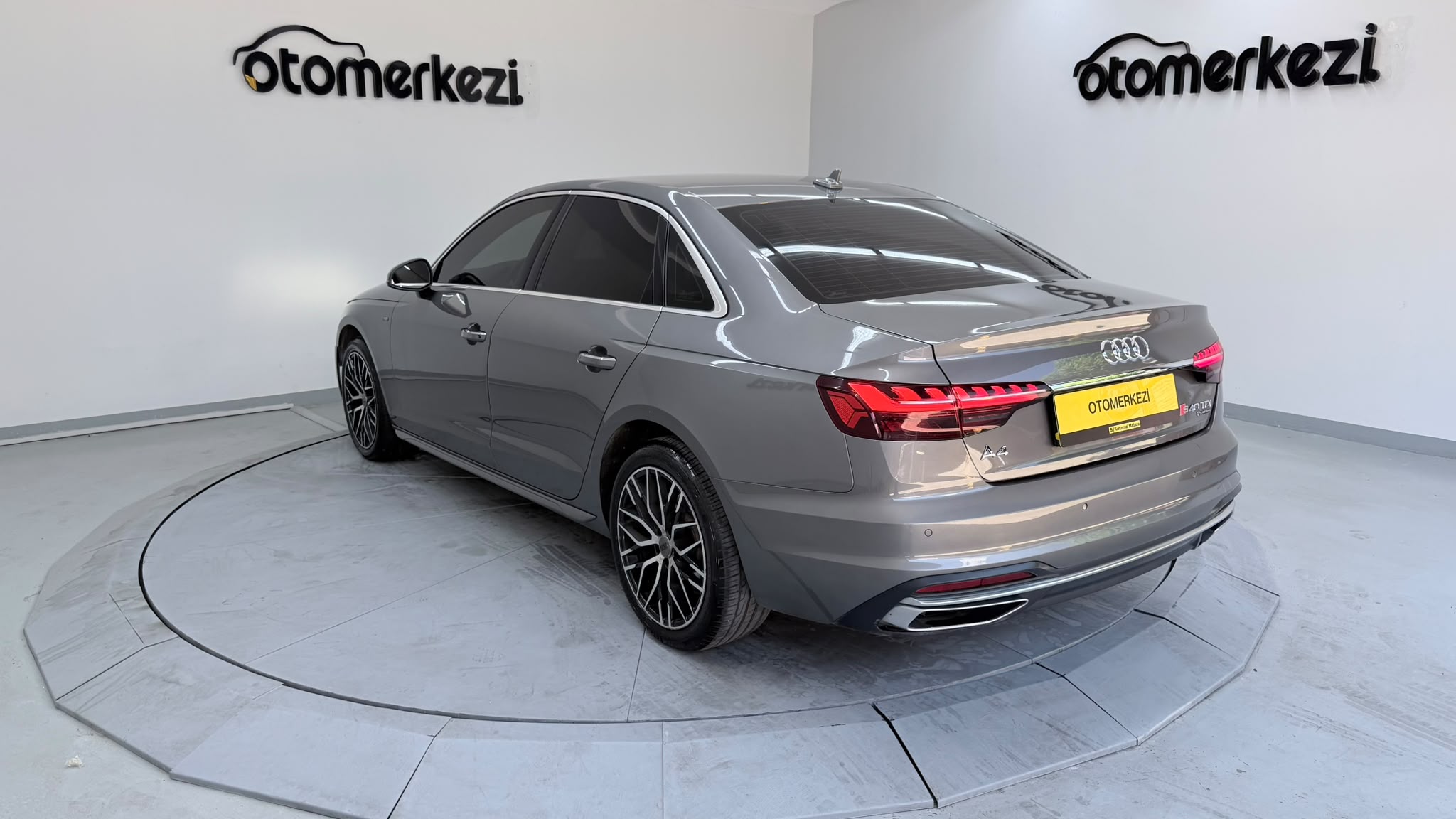 AUDI A4 24